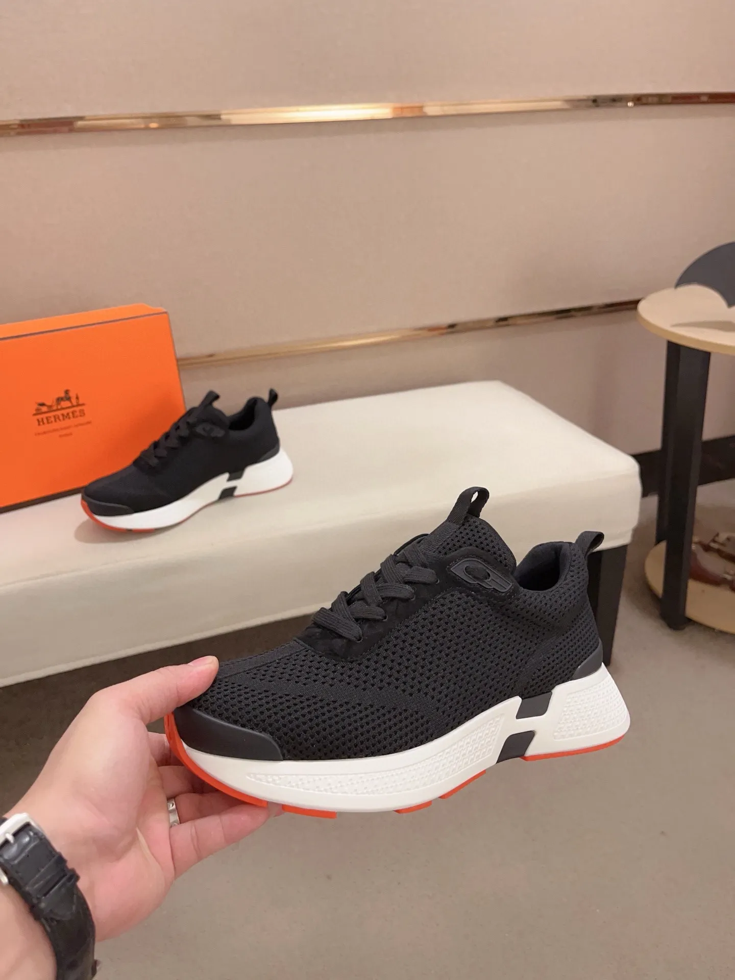 Factory price: 540💰《HERMES》【Classic Original Version】Hermès; Top 🔝 Purchasing Agency 🔍🔍Men's latest 🇺🇸 counters are on sale simultaneously, original imported from Italy ▲▲Silk cowhide with breathable fabric ▲▲ (high-end and expensive Qi·Grade) Exquisite workmanship (Italian 🇮🇹Imported water-dyed 🐂cowhide lining) Sole: Original sole provided by the original factory, ⚠️Exclusive double-layer activity·TPR·Rubber·Combined molded outsole; Super·comfortable·wear-resistant·non-slip·environmental protection The real thing is more beautiful if you take the real thing (high quality, follow the order), you can enter and exit the counter at will * Number of yards: 38·39·40·41·42·43·44# (can be customized 45.)